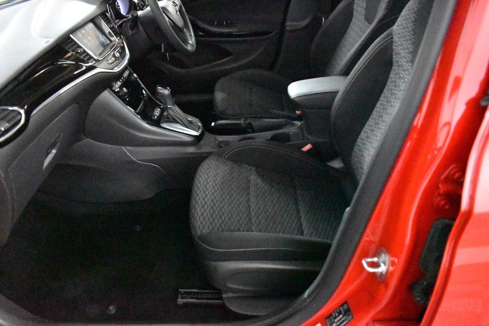 2016 Holden Astra R — photo 7
