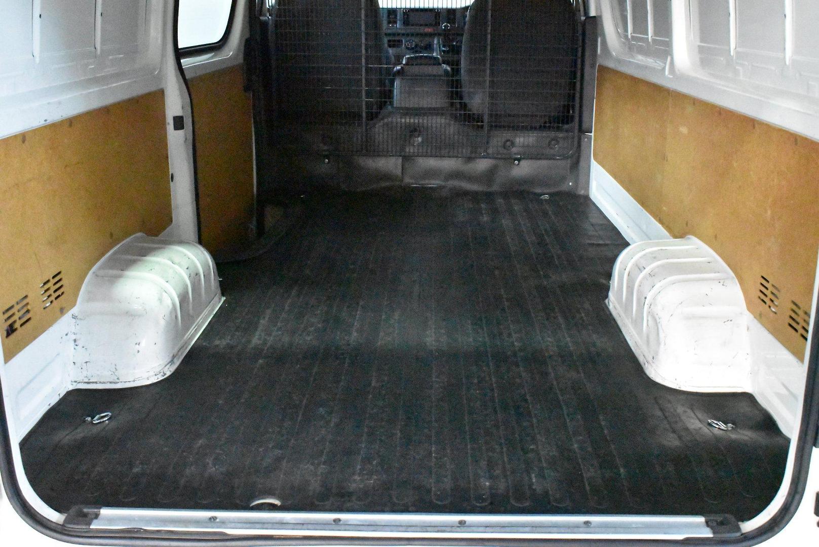 2017 Toyota Hiace — photo 15
