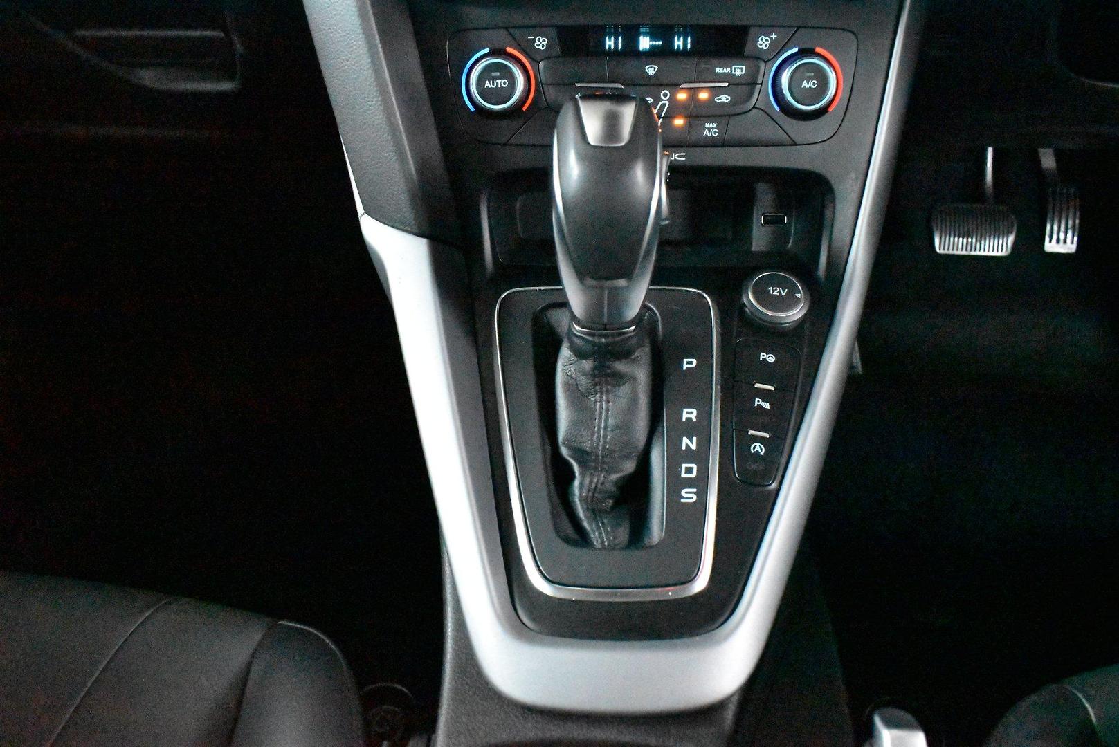 2017 Ford Focus Titanium — photo 19