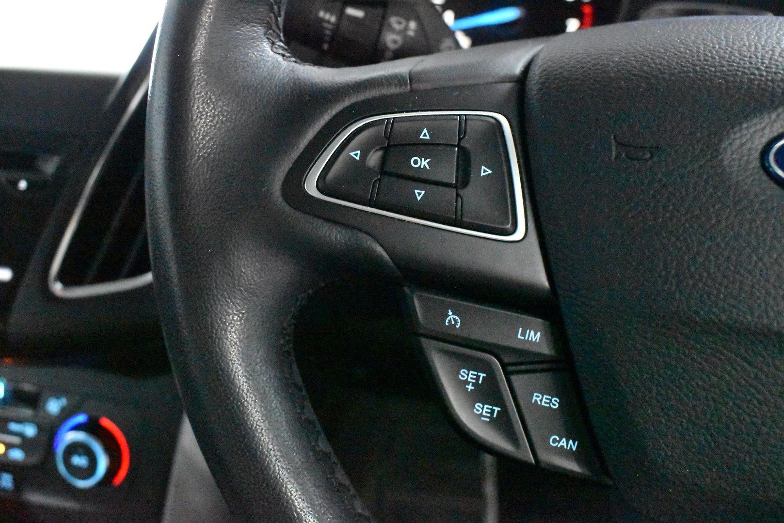 2017 Ford Focus Titanium — photo 20