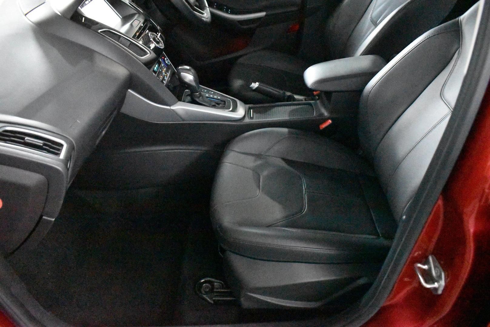 2017 Ford Focus Titanium — photo 7