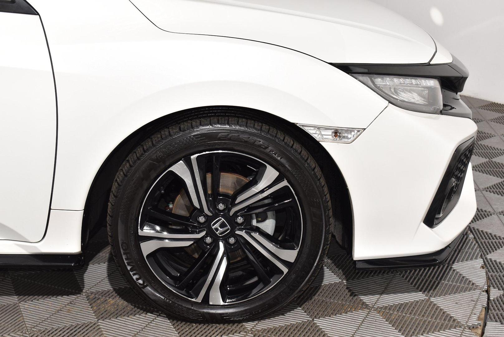 2017 Honda Civic RS — photo 18