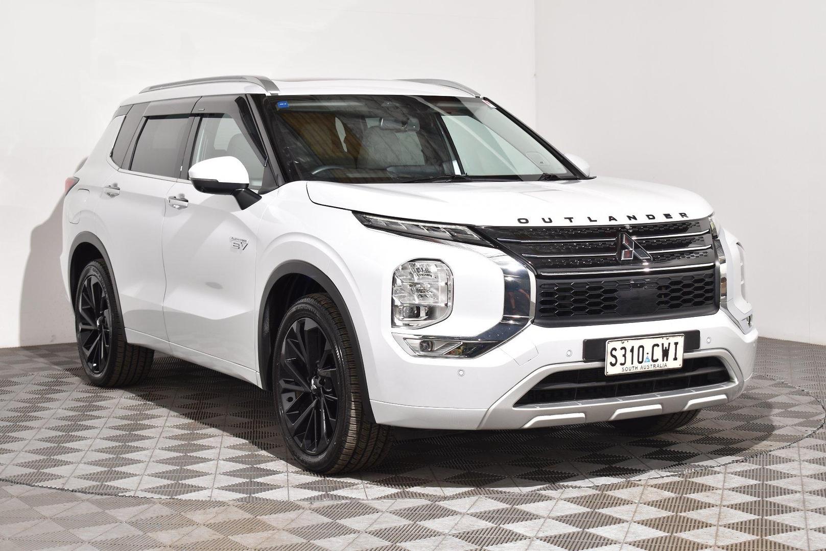 2023 Mitsubishi Outlander PHEV Exceed — photo 1