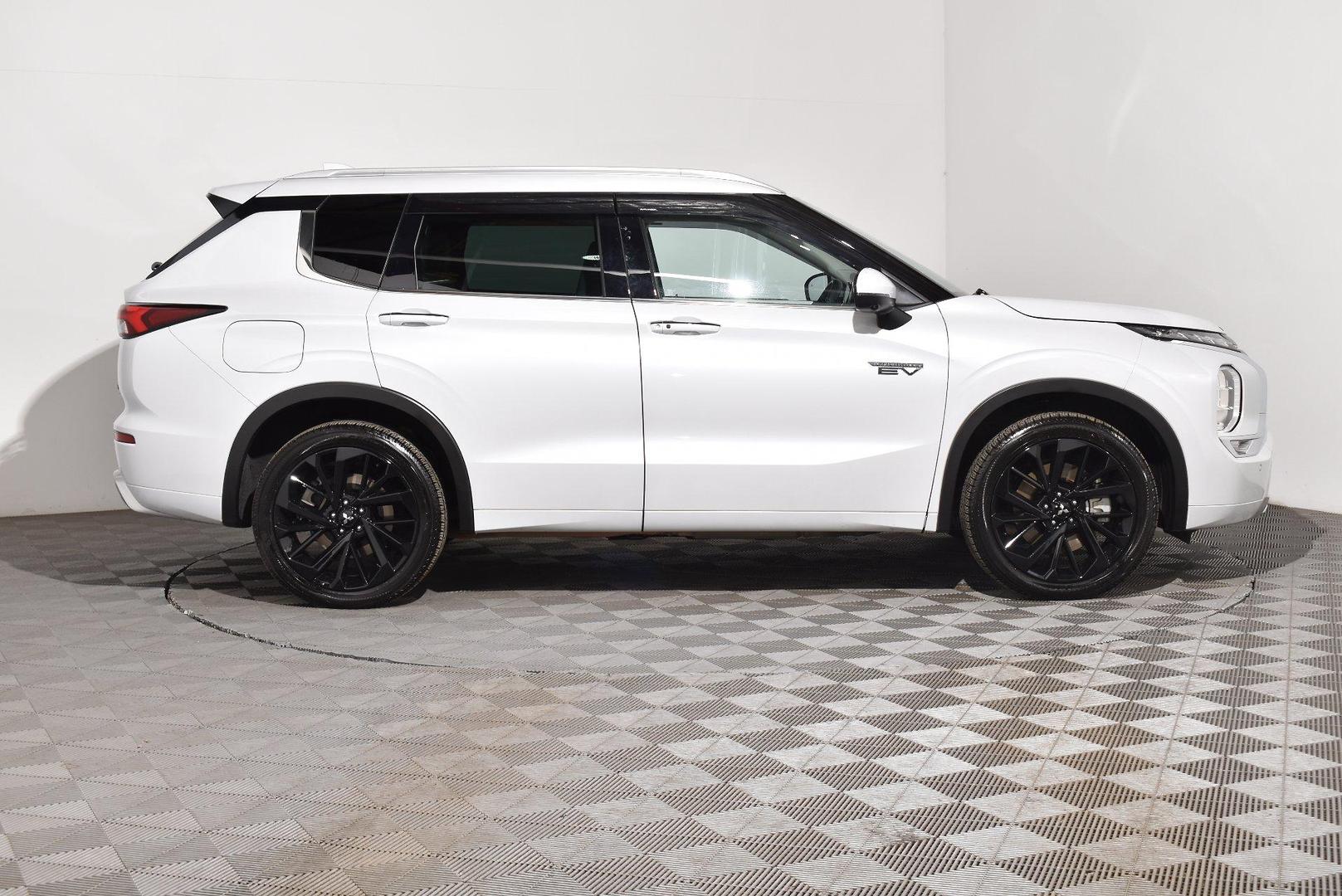 2023 Mitsubishi Outlander PHEV Exceed — photo 10