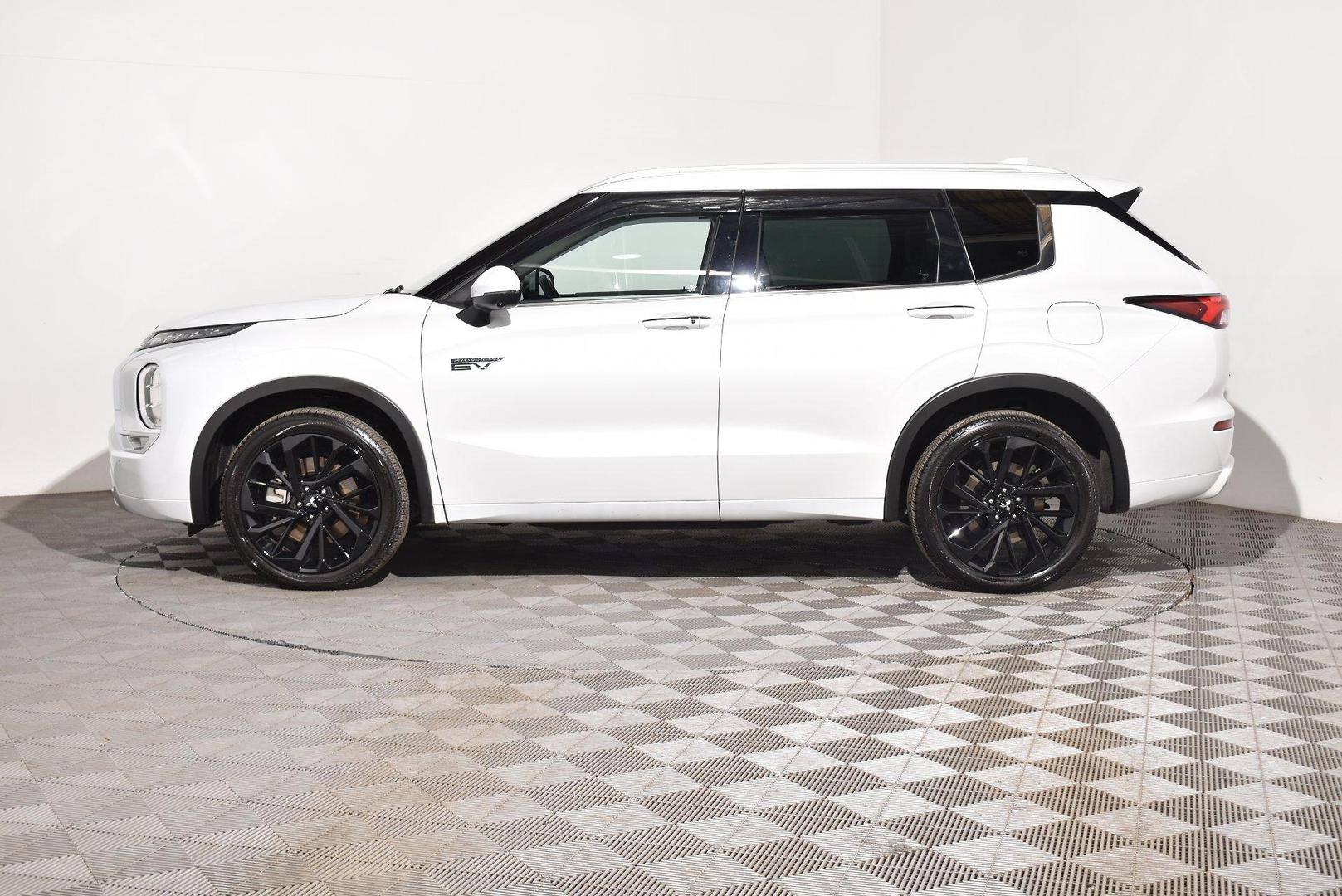 2023 Mitsubishi Outlander PHEV Exceed — photo 11
