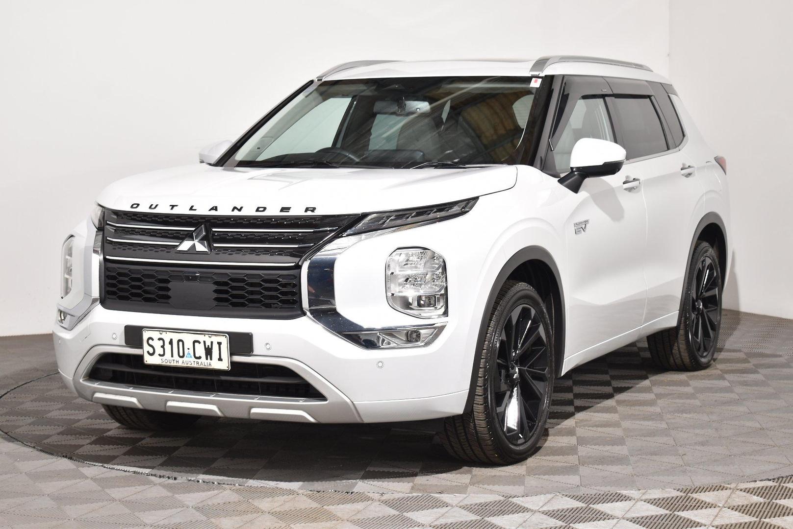 2023 Mitsubishi Outlander PHEV Exceed — photo 13