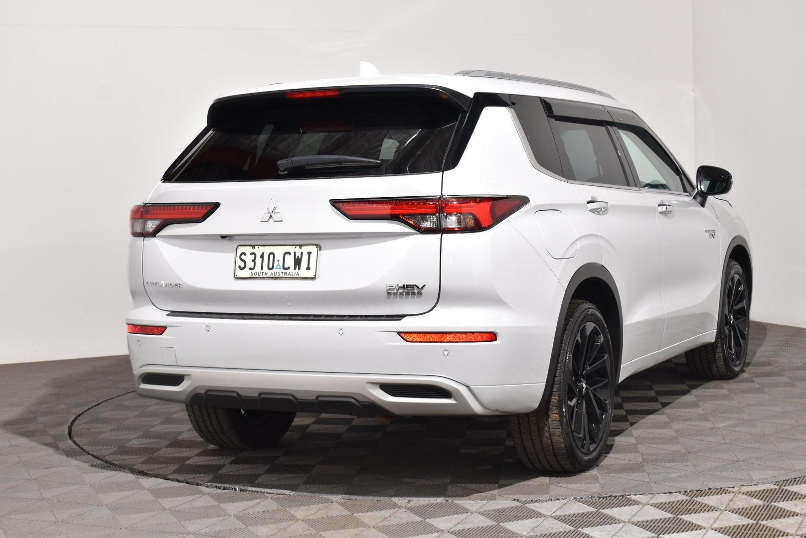 2023 Mitsubishi Outlander PHEV Exceed — photo 14