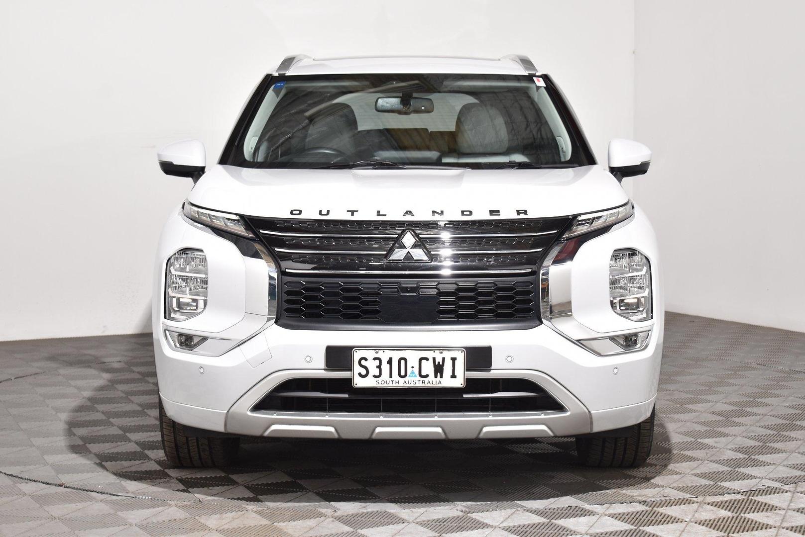 2023 Mitsubishi Outlander PHEV Exceed — photo 3