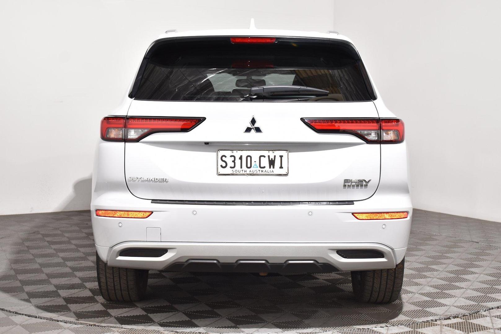 2023 Mitsubishi Outlander PHEV Exceed — photo 4