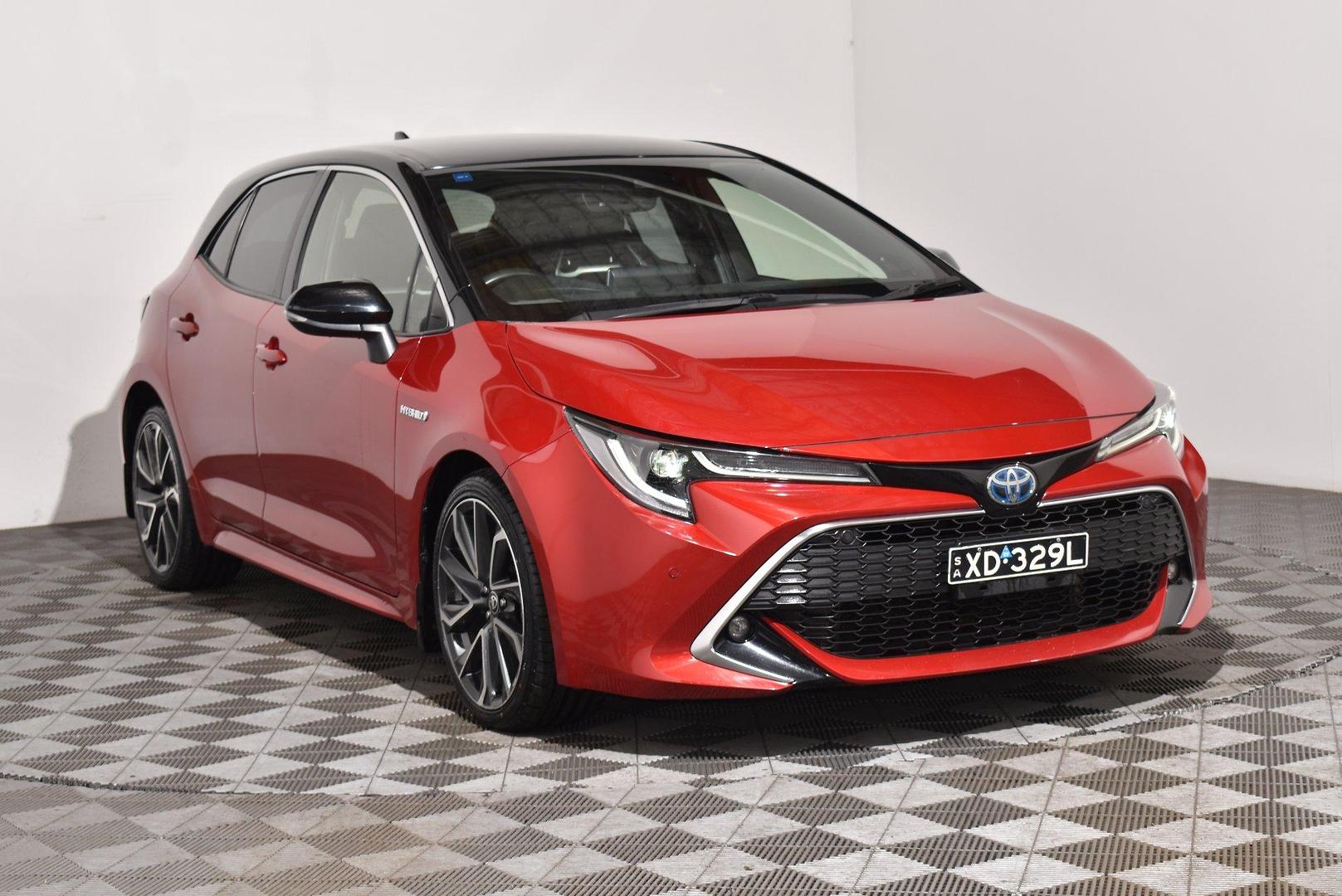 2020 Toyota Corolla ZR Hybrid — photo 1