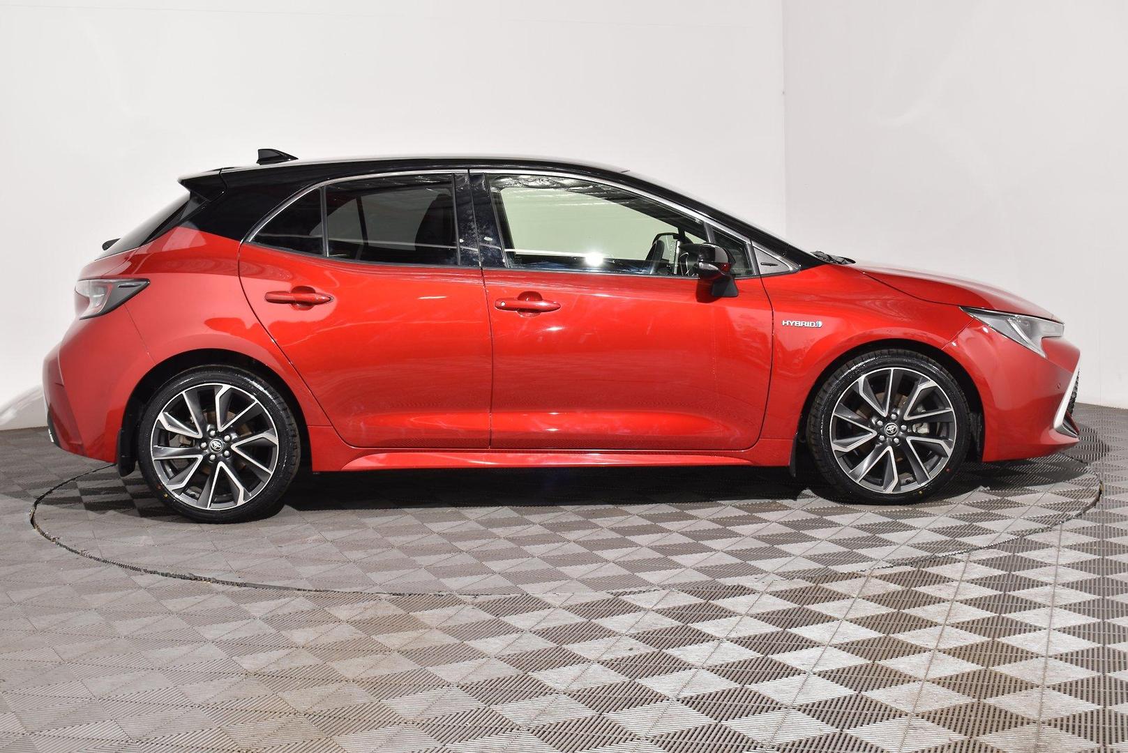 2020 Toyota Corolla ZR Hybrid — photo 10