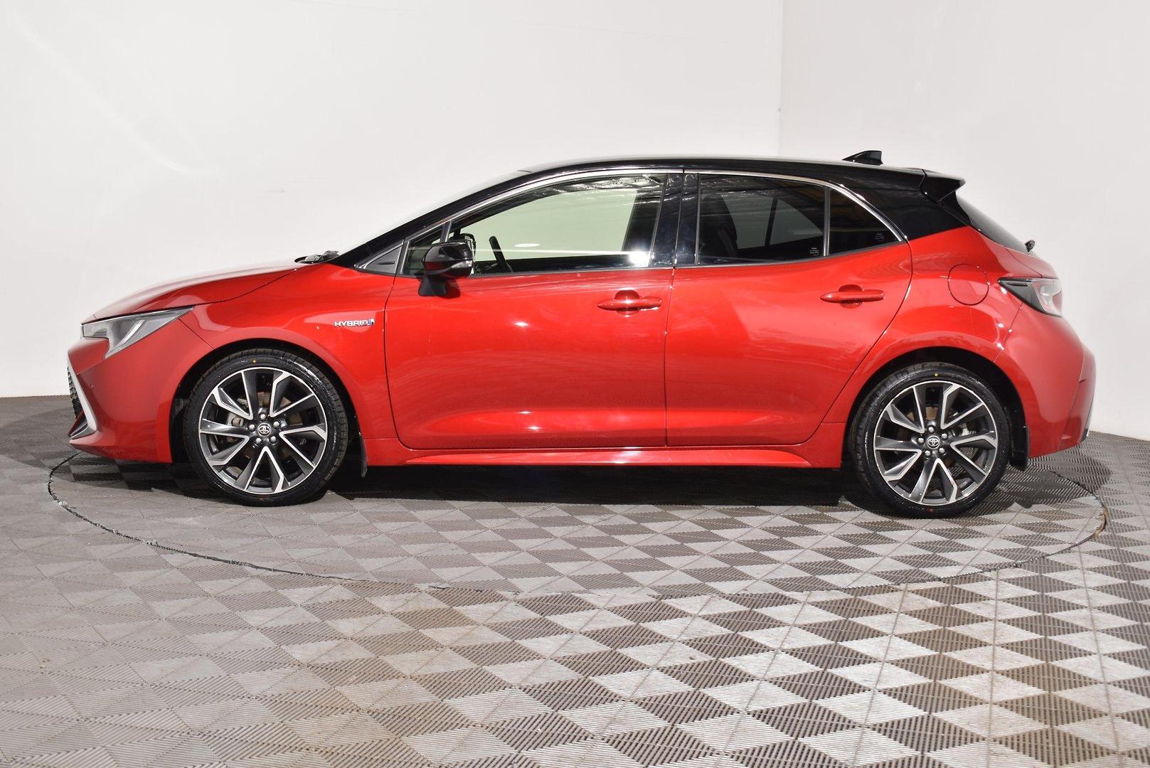 2020 Toyota Corolla ZR Hybrid — photo 11