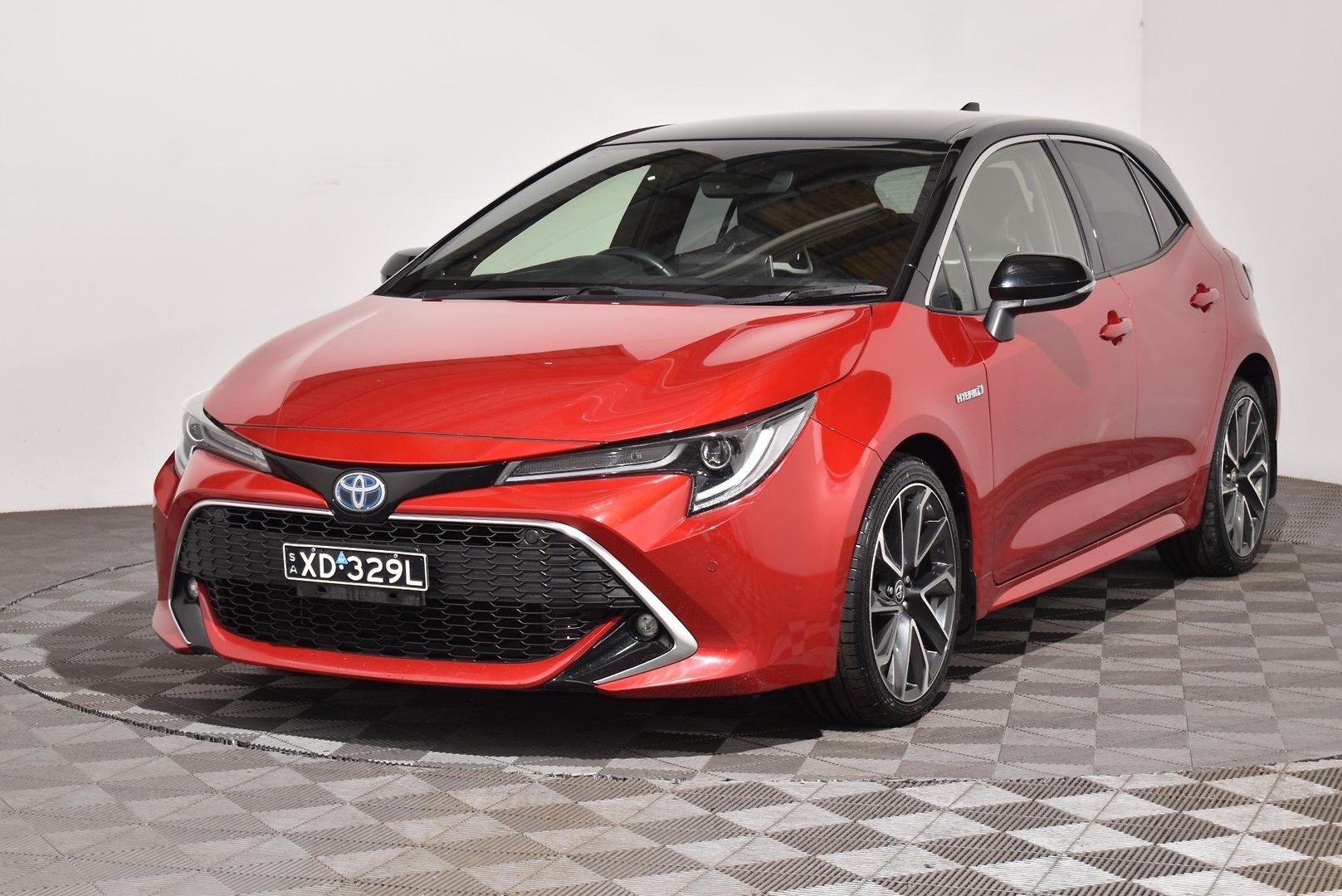 2020 Toyota Corolla ZR Hybrid — photo 13