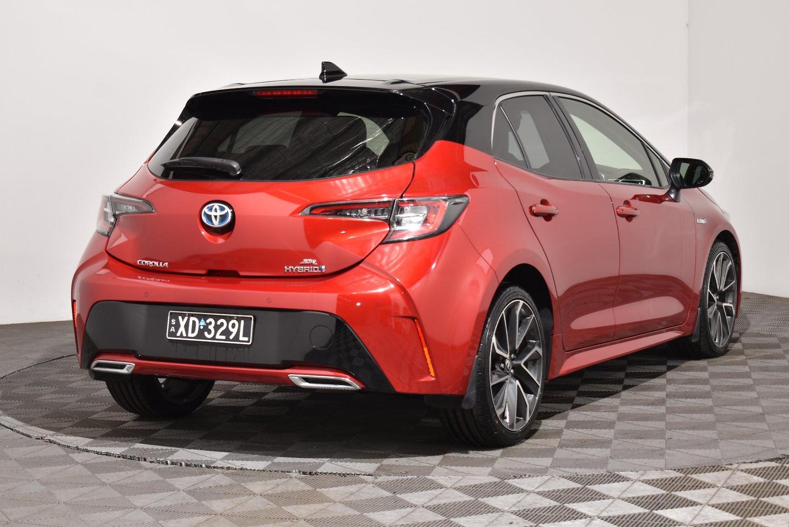 2020 Toyota Corolla ZR Hybrid — photo 14
