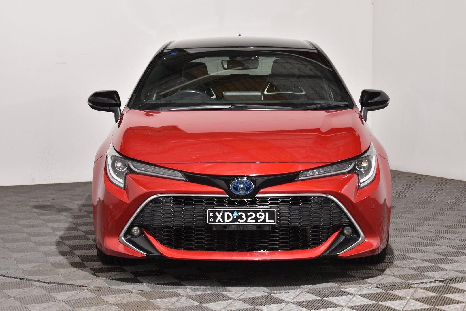 2020 Toyota Corolla ZR Hybrid — photo 3