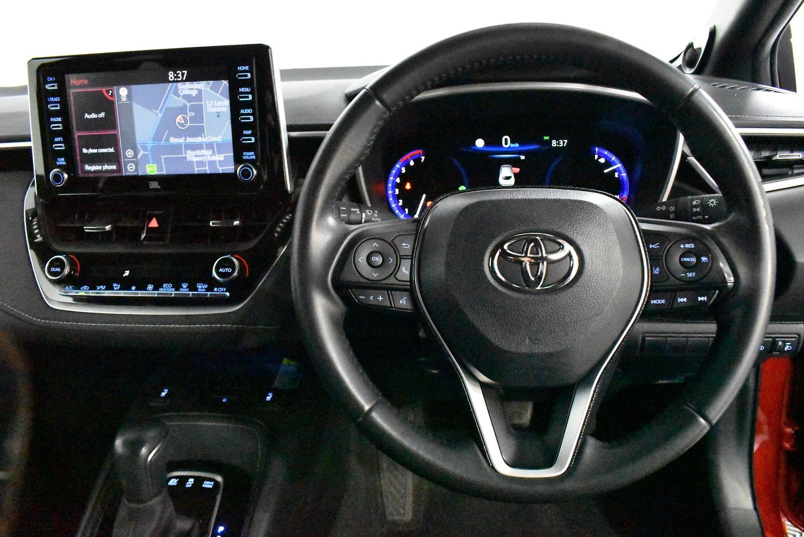 2020 Toyota Corolla ZR Hybrid — photo 5