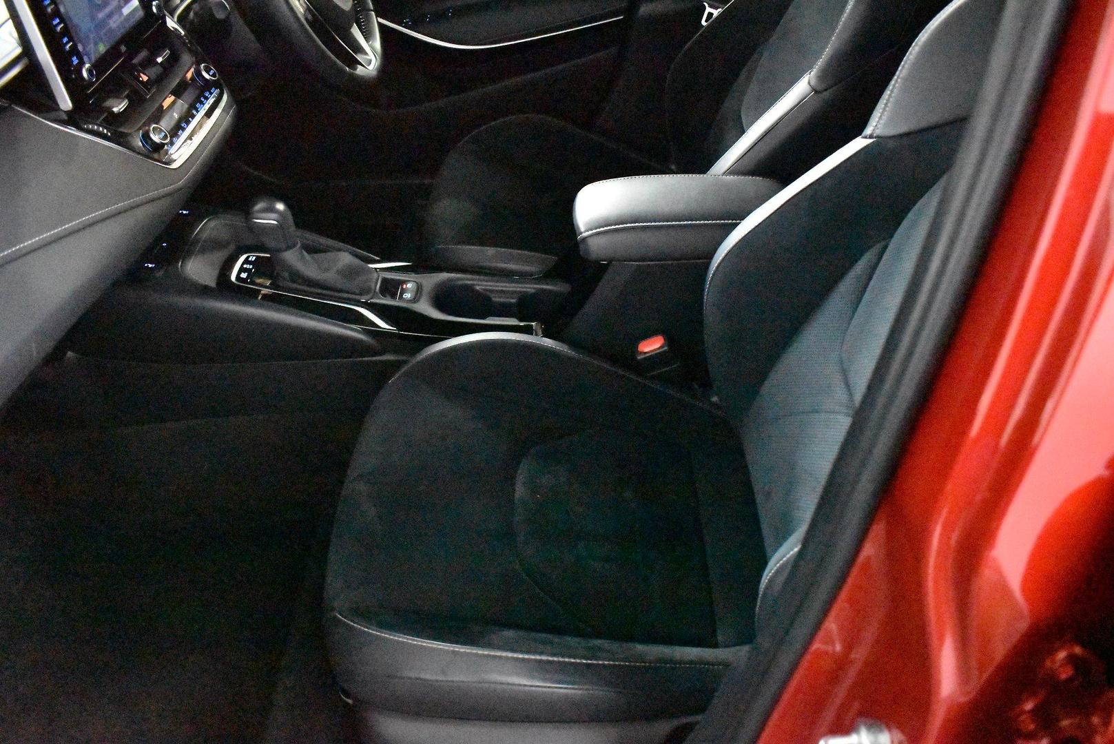 2020 Toyota Corolla ZR Hybrid — photo 7
