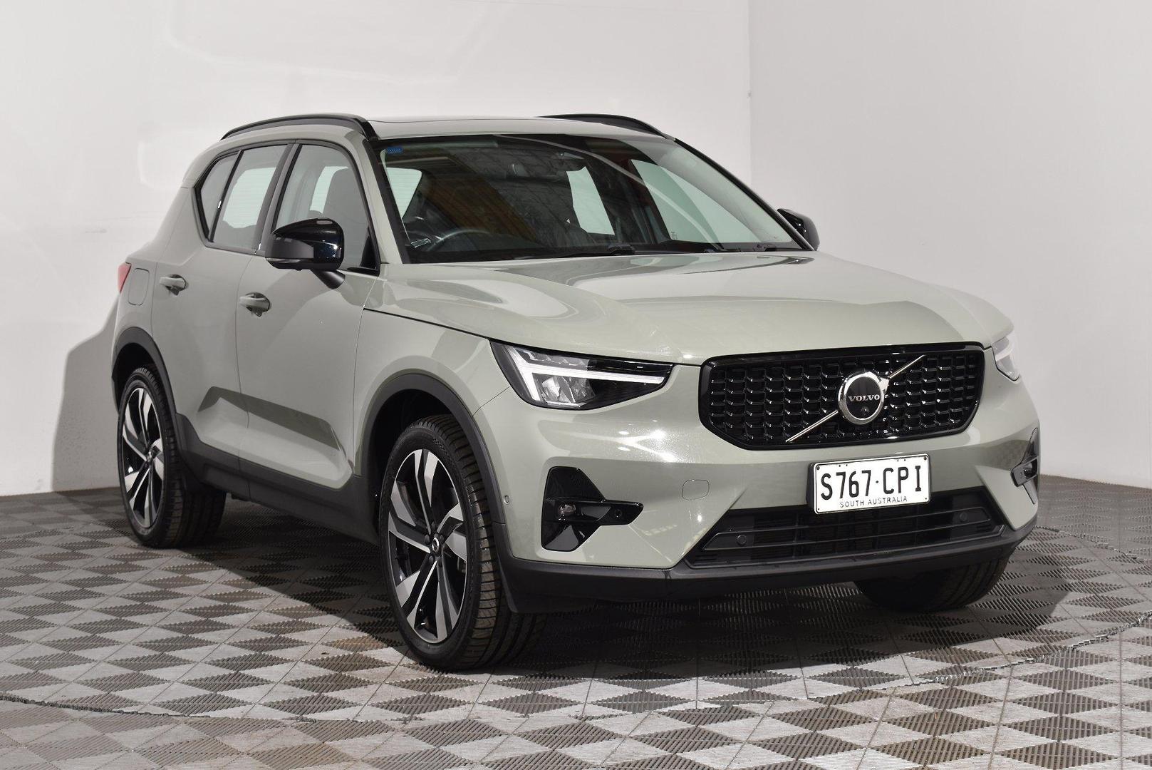 2022 Volvo XC40 Ultimate B5 Dark — photo 1