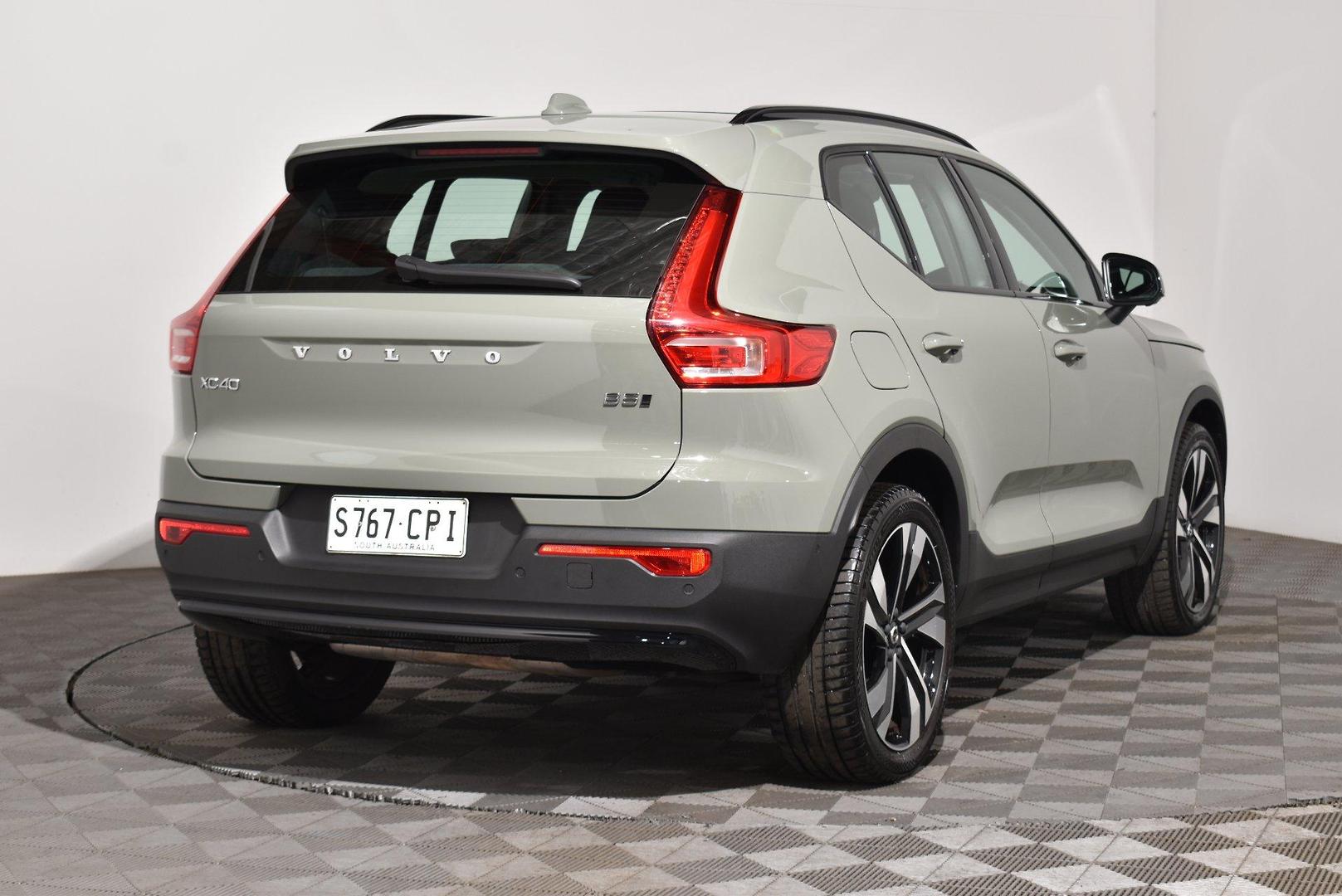 2022 Volvo XC40 Ultimate B5 Dark — photo 14