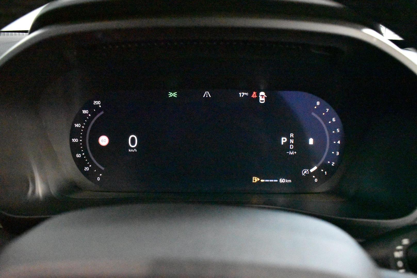 2022 Volvo XC40 Ultimate B5 Dark — photo 25