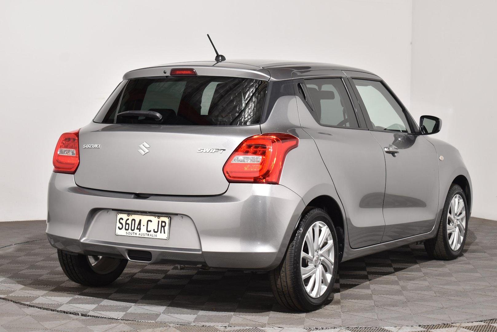 2020 Suzuki Swift GL Navigator — photo 14