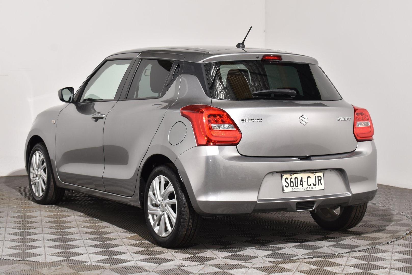 2020 Suzuki Swift GL Navigator — photo 2