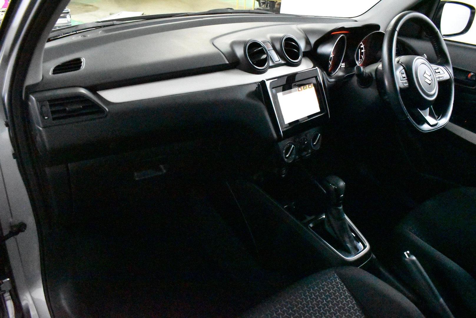 2020 Suzuki Swift GL Navigator — photo 6