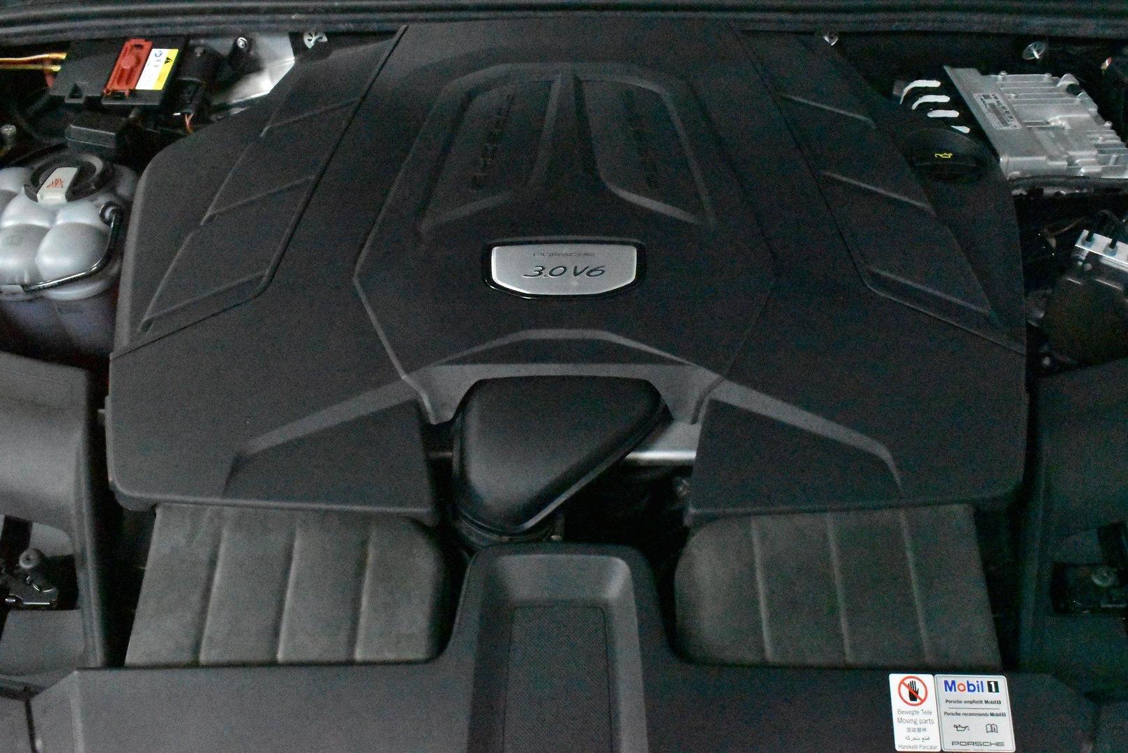 2020 Porsche Cayenne — photo 17