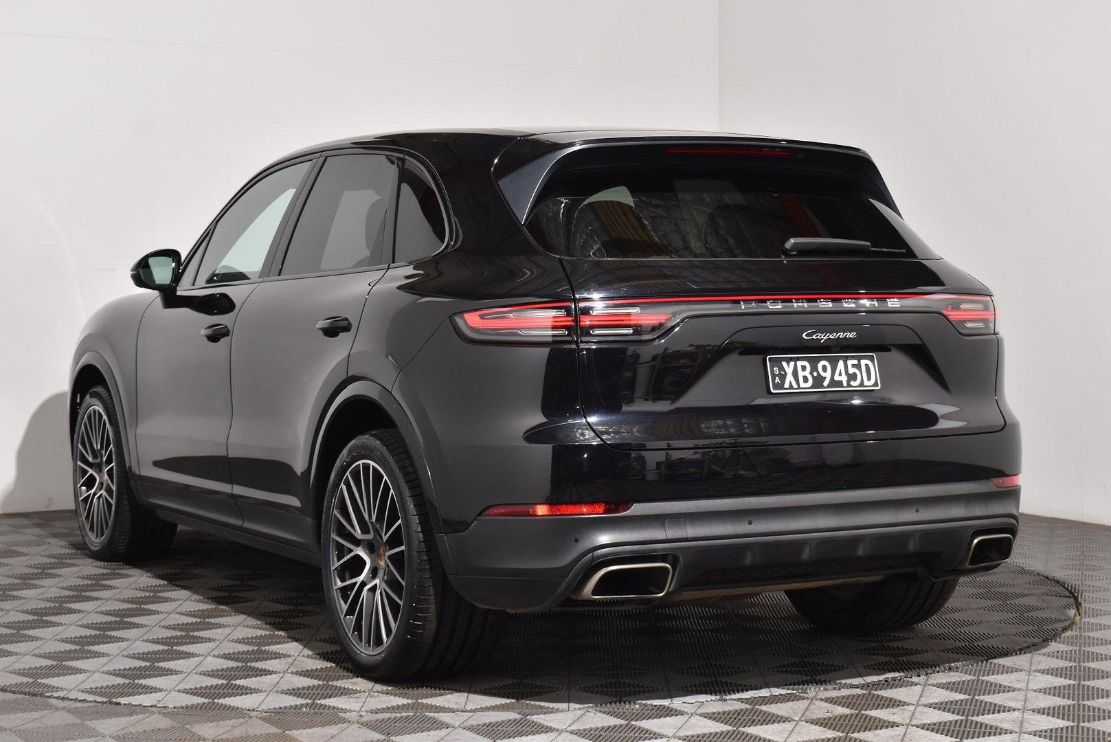 2020 Porsche Cayenne — photo 2