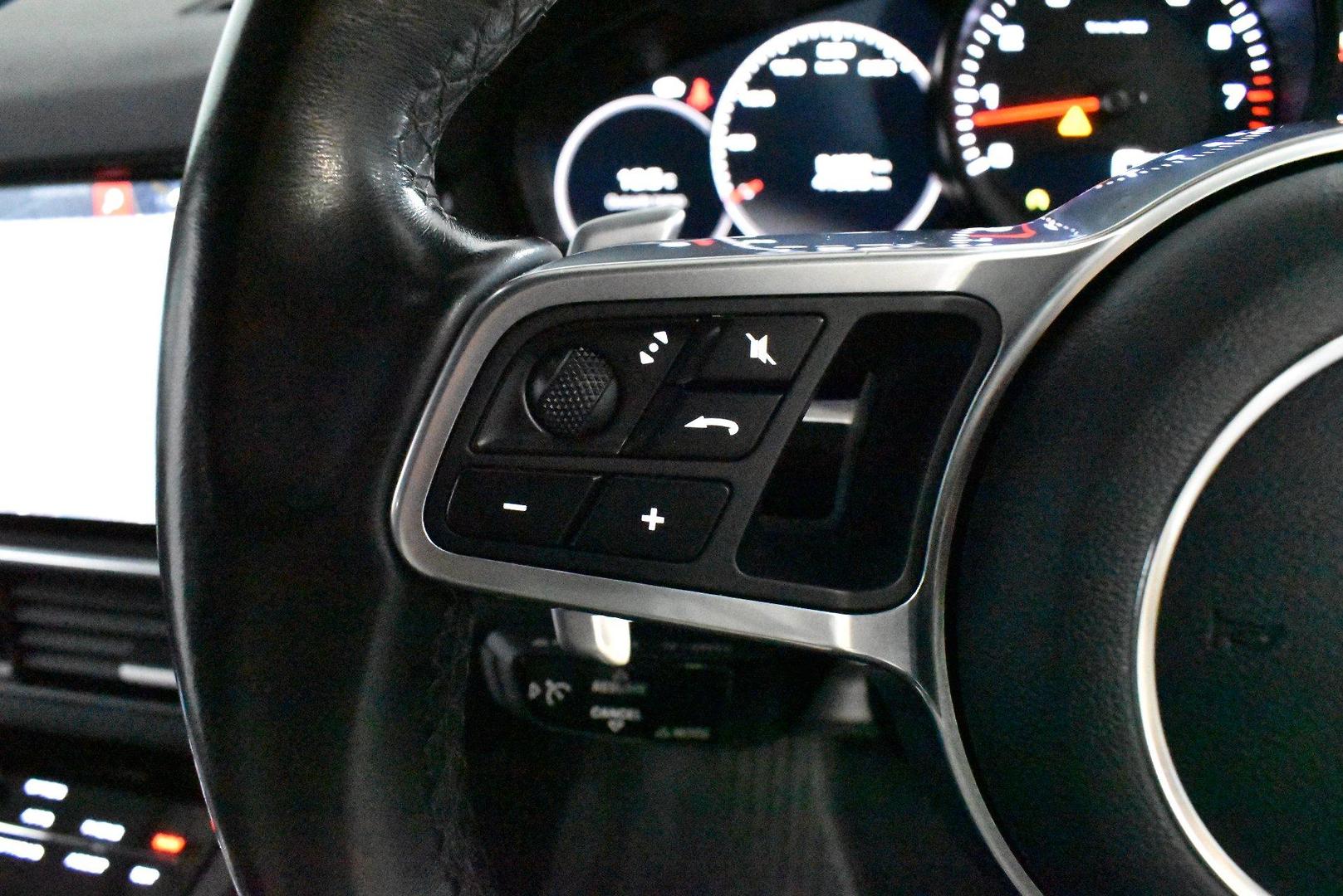 2020 Porsche Cayenne — photo 21