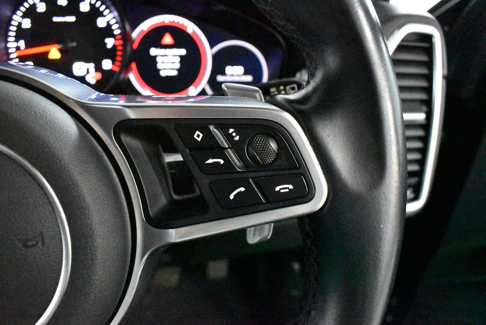 2020 Porsche Cayenne — photo 22
