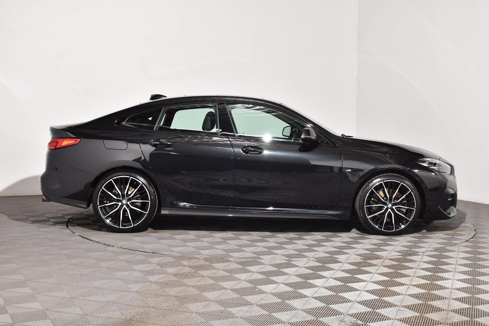 2020 BMW 2 Series 220i M Sport — photo 10