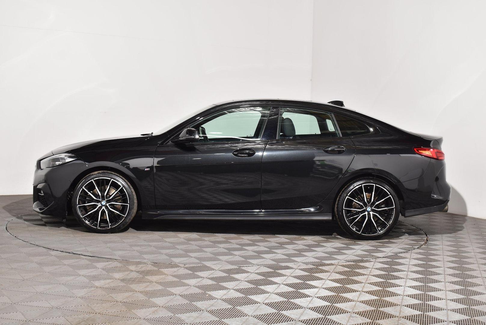 2020 BMW 2 Series 220i M Sport — photo 11