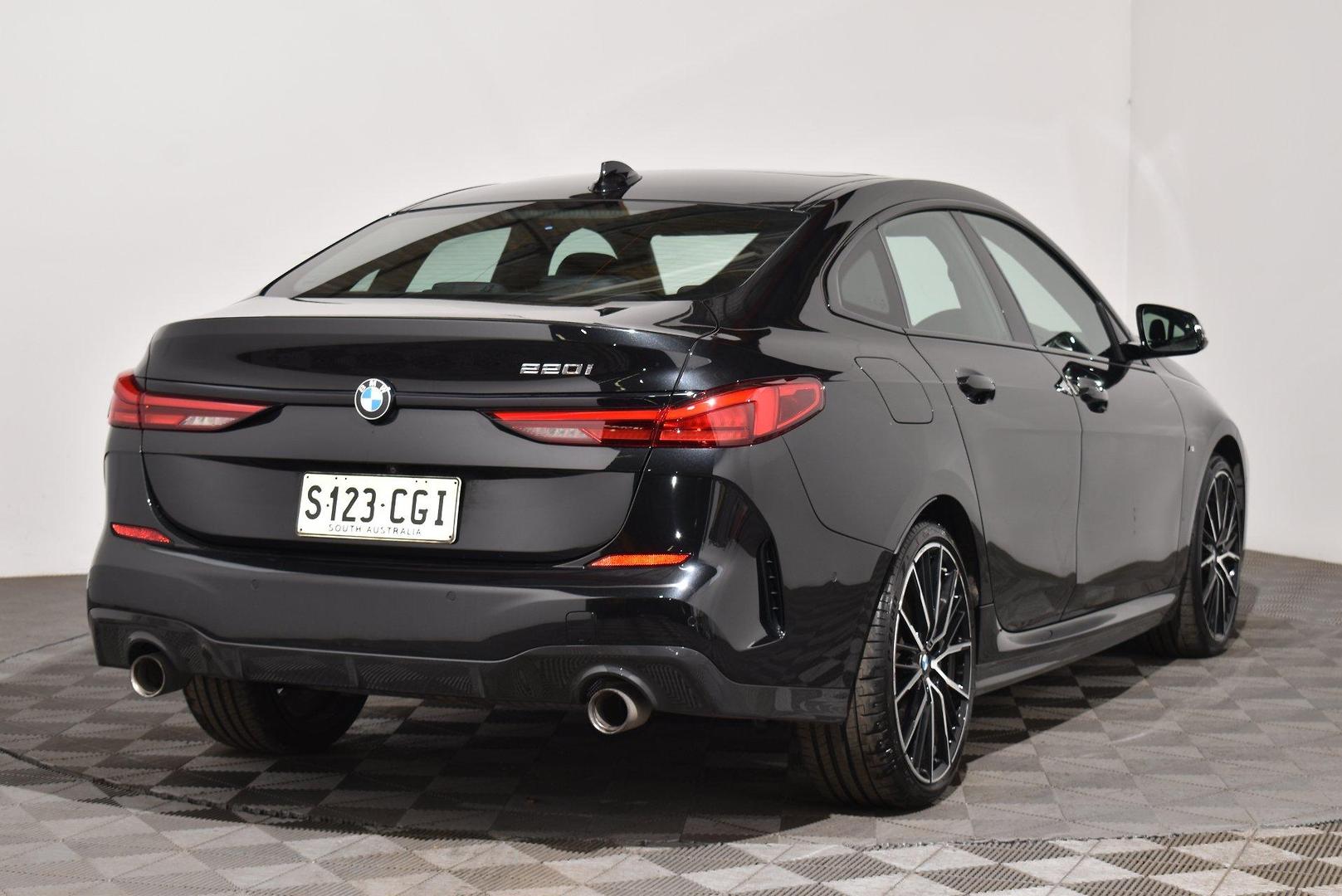 2020 BMW 2 Series 220i M Sport — photo 14