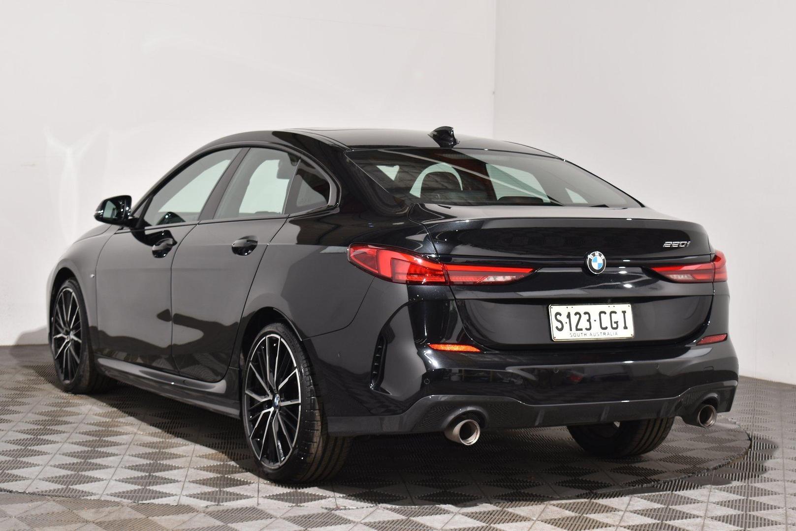 2020 BMW 2 Series 220i M Sport — photo 2