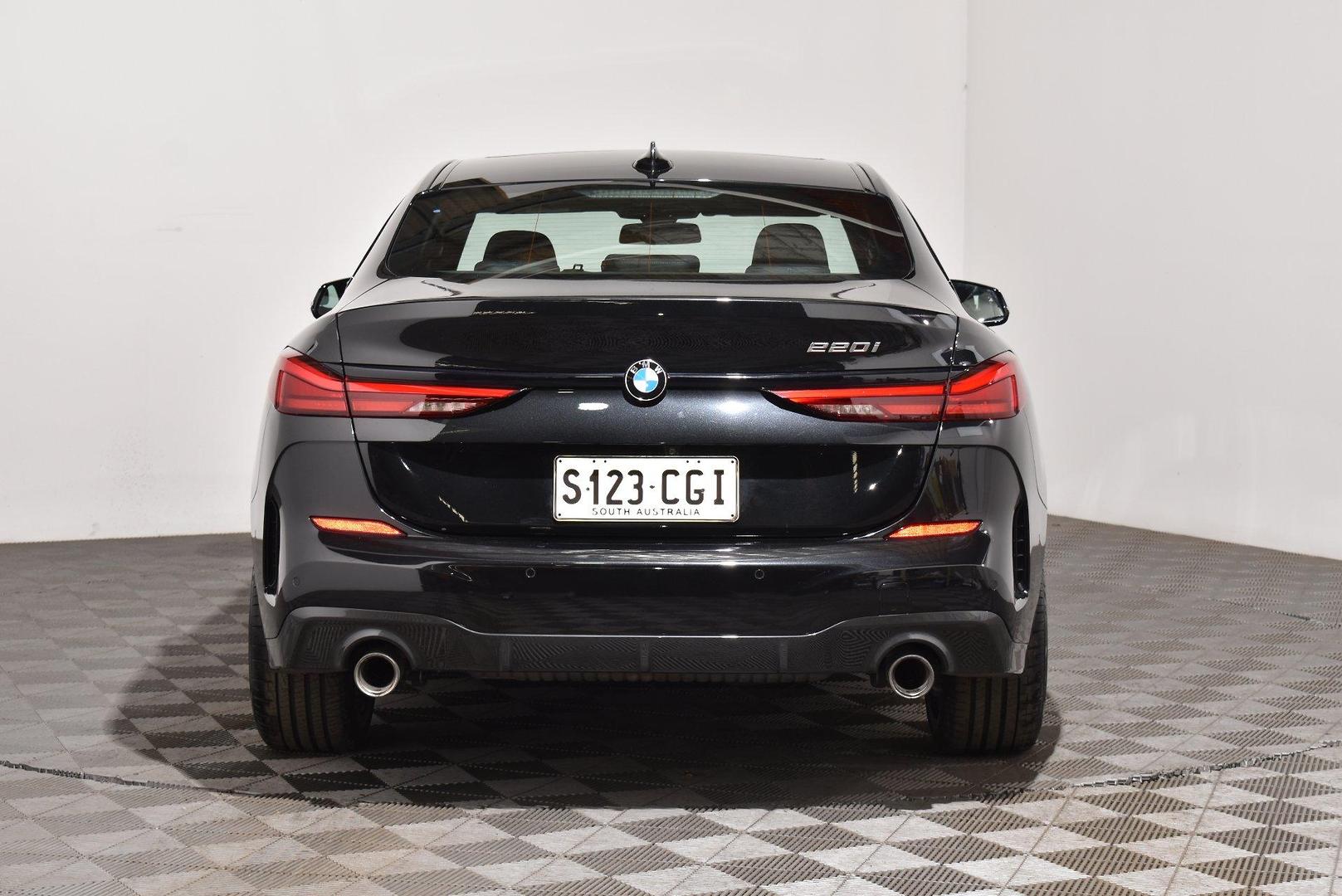 2020 BMW 2 Series 220i M Sport — photo 4