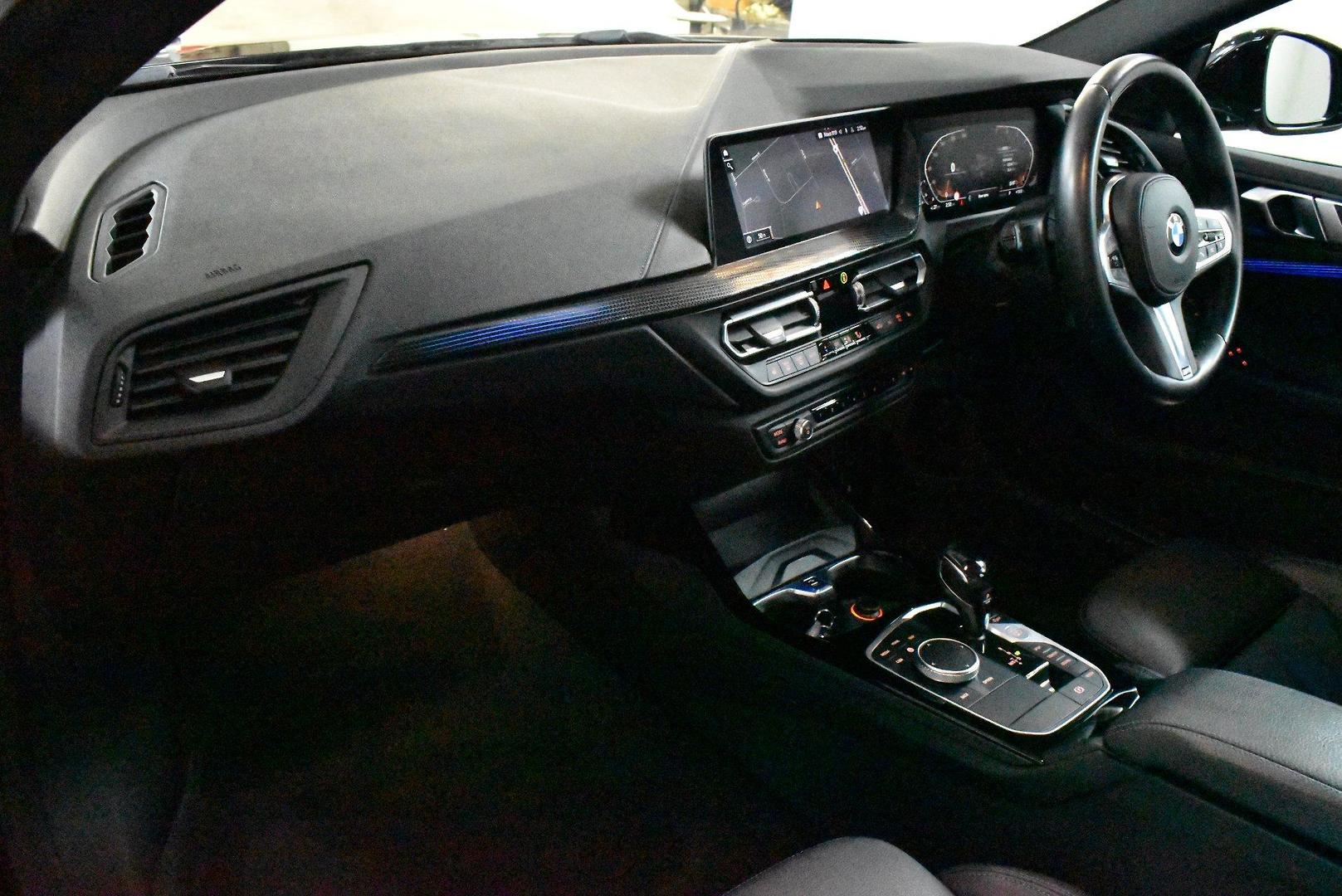 2020 BMW 2 Series 220i M Sport — photo 6