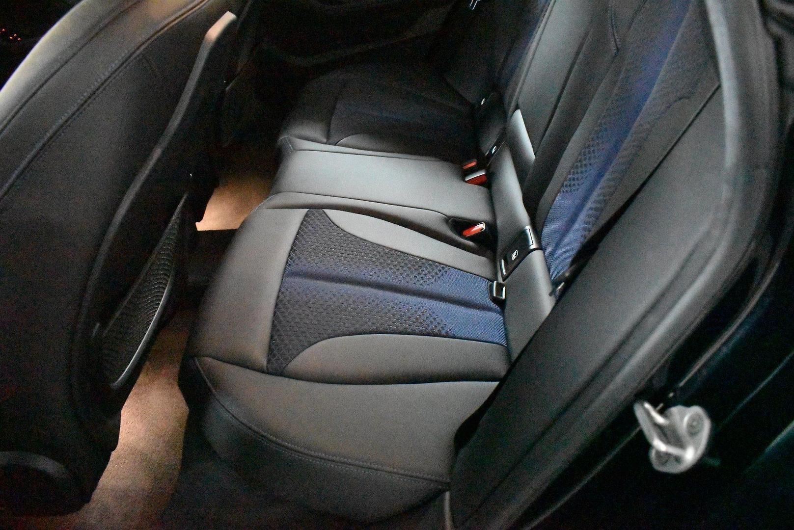 2020 BMW 2 Series 220i M Sport — photo 8