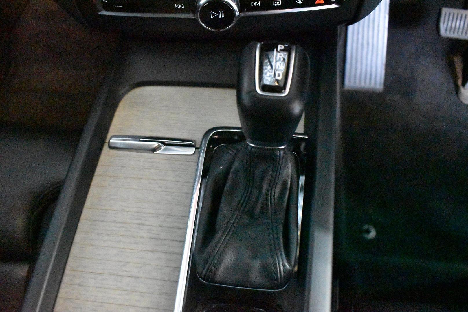 2018 Volvo XC60 D4 Inscription — photo 20