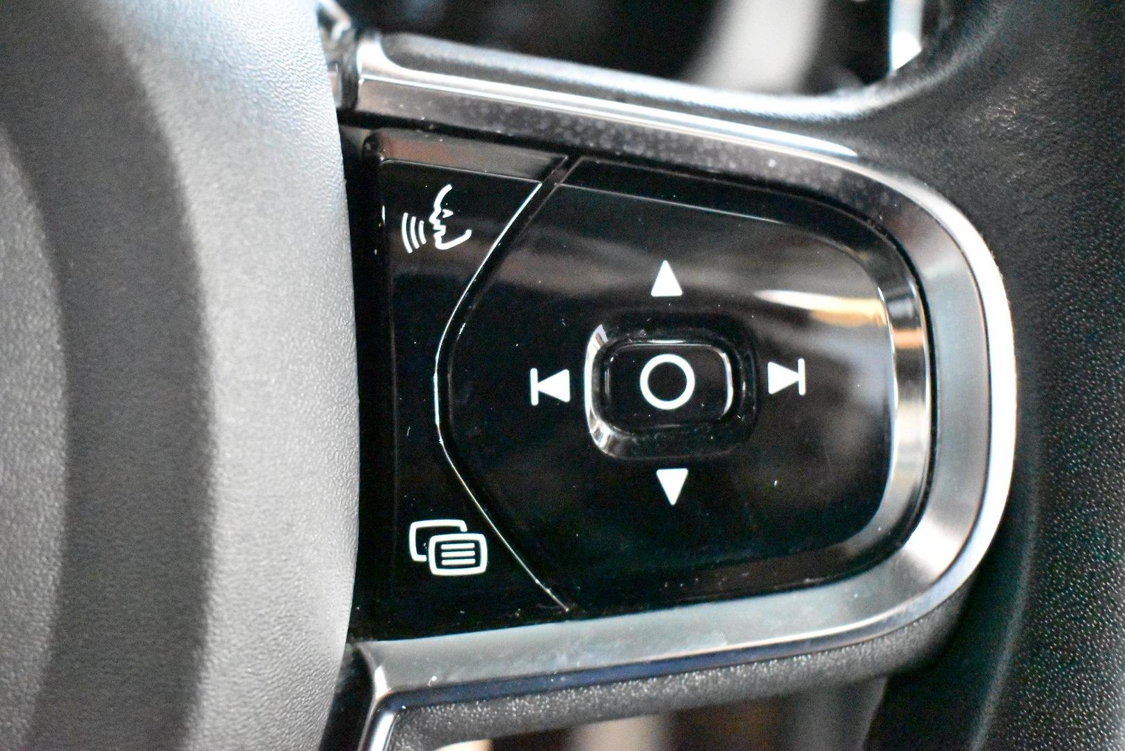 2018 Volvo XC60 D4 Inscription — photo 22