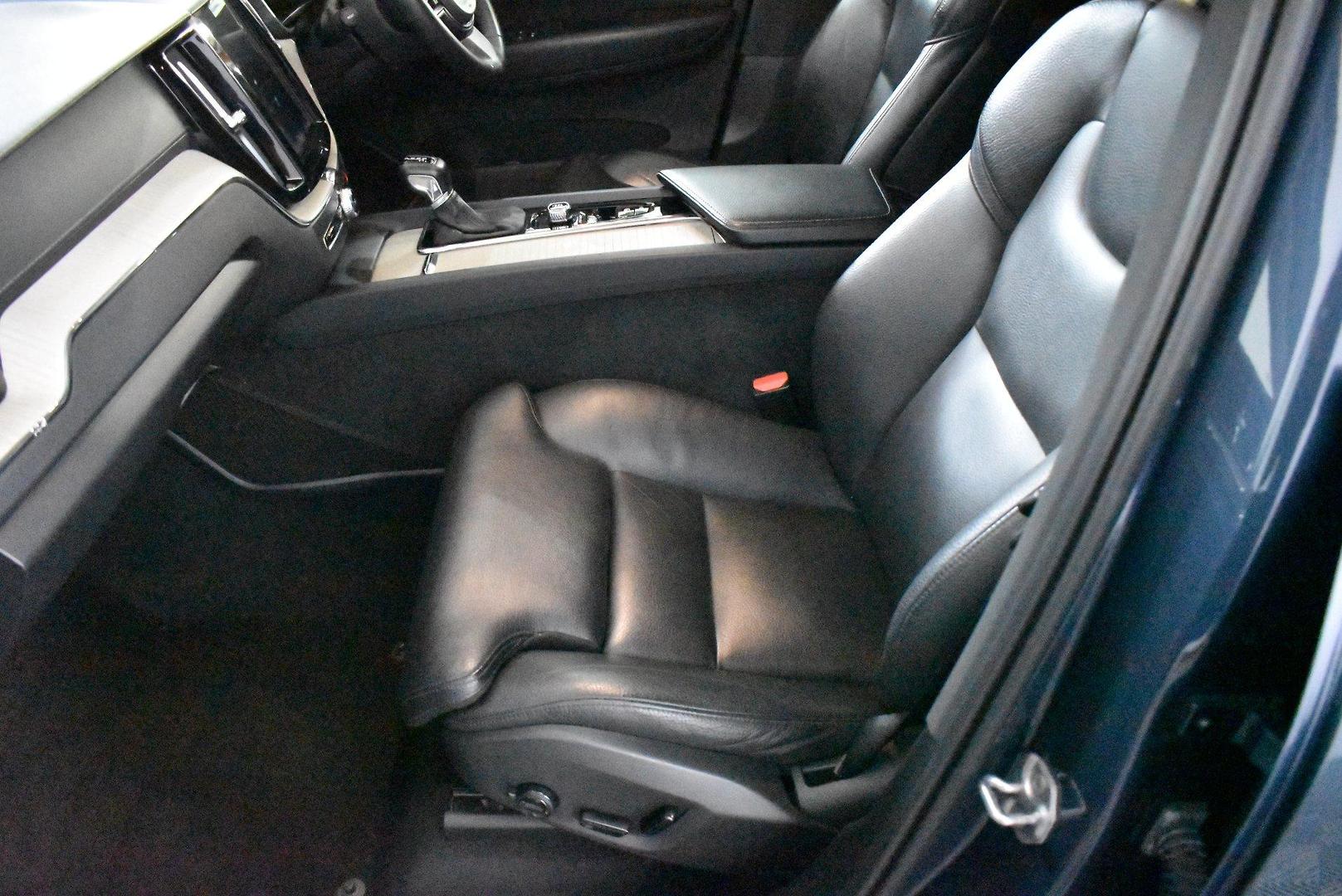 2018 Volvo XC60 D4 Inscription — photo 7