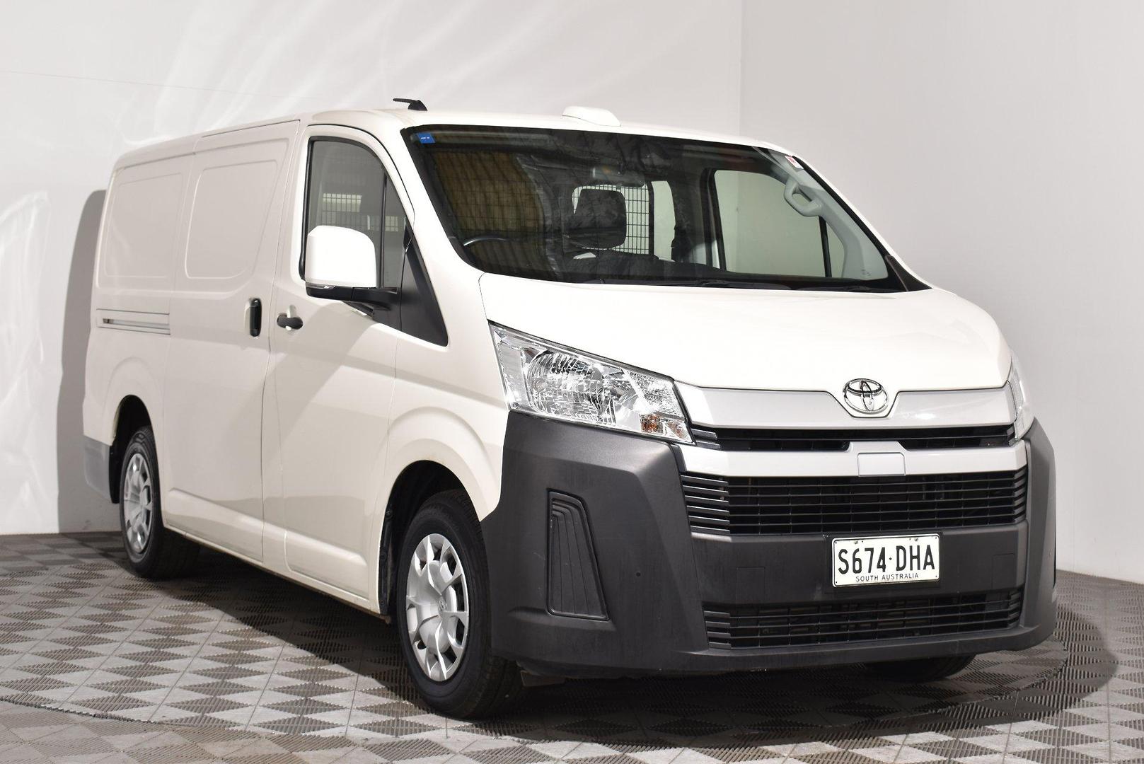 2025 Toyota Hiace — photo 1