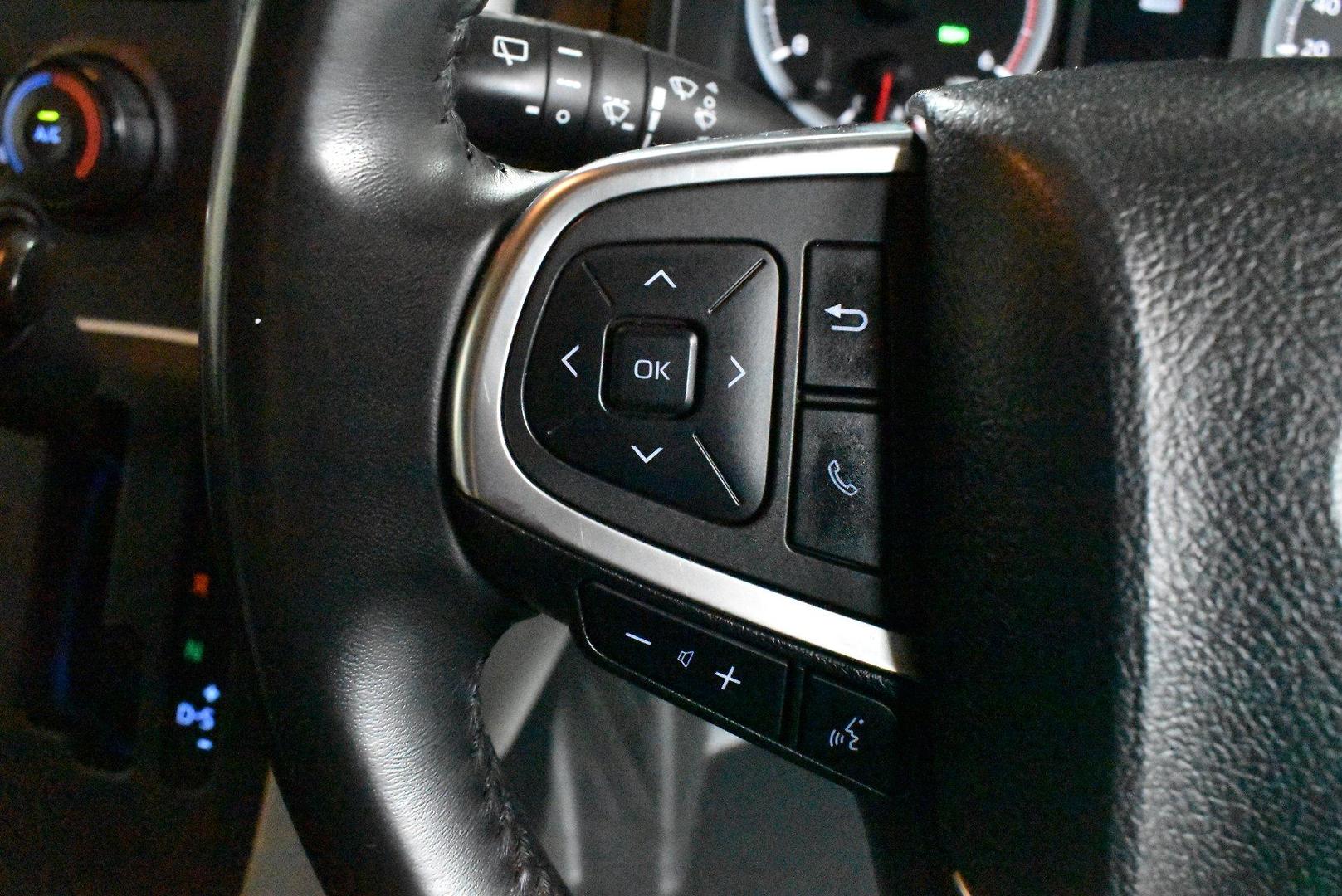2025 Toyota Hiace — photo 20