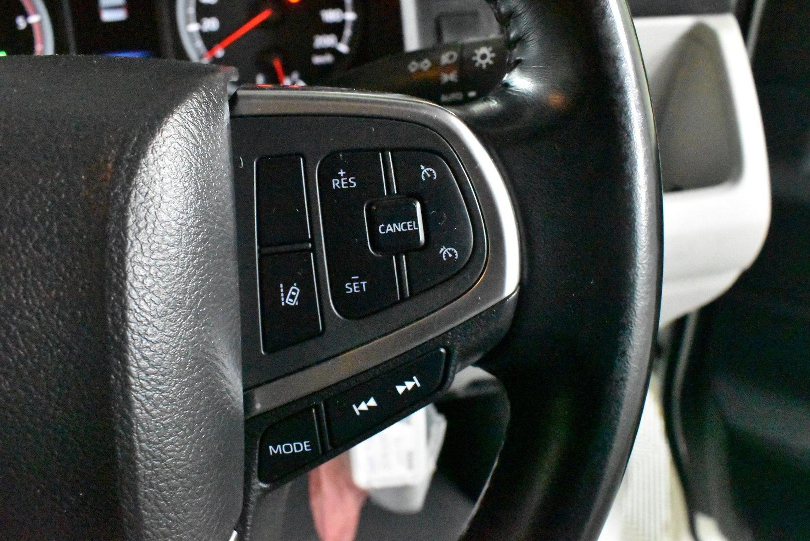 2025 Toyota Hiace — photo 21