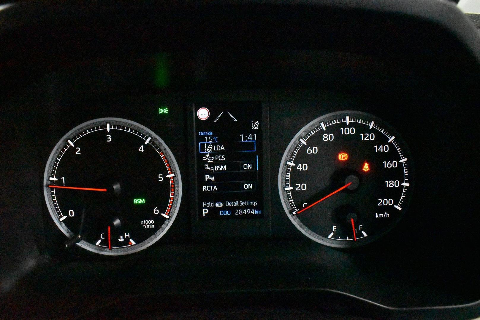 2025 Toyota Hiace — photo 24