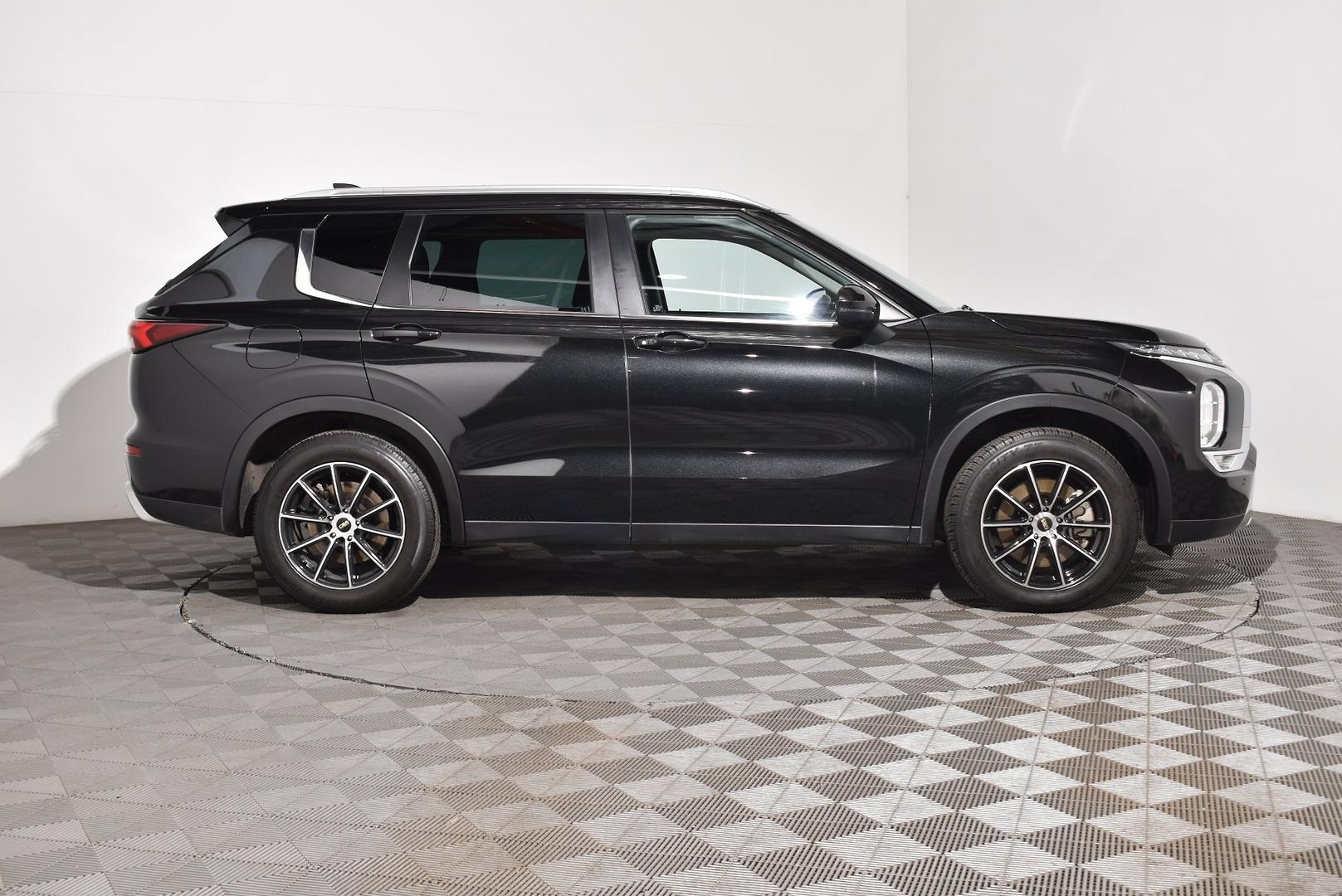 2022 Mitsubishi Outlander LS — photo 10