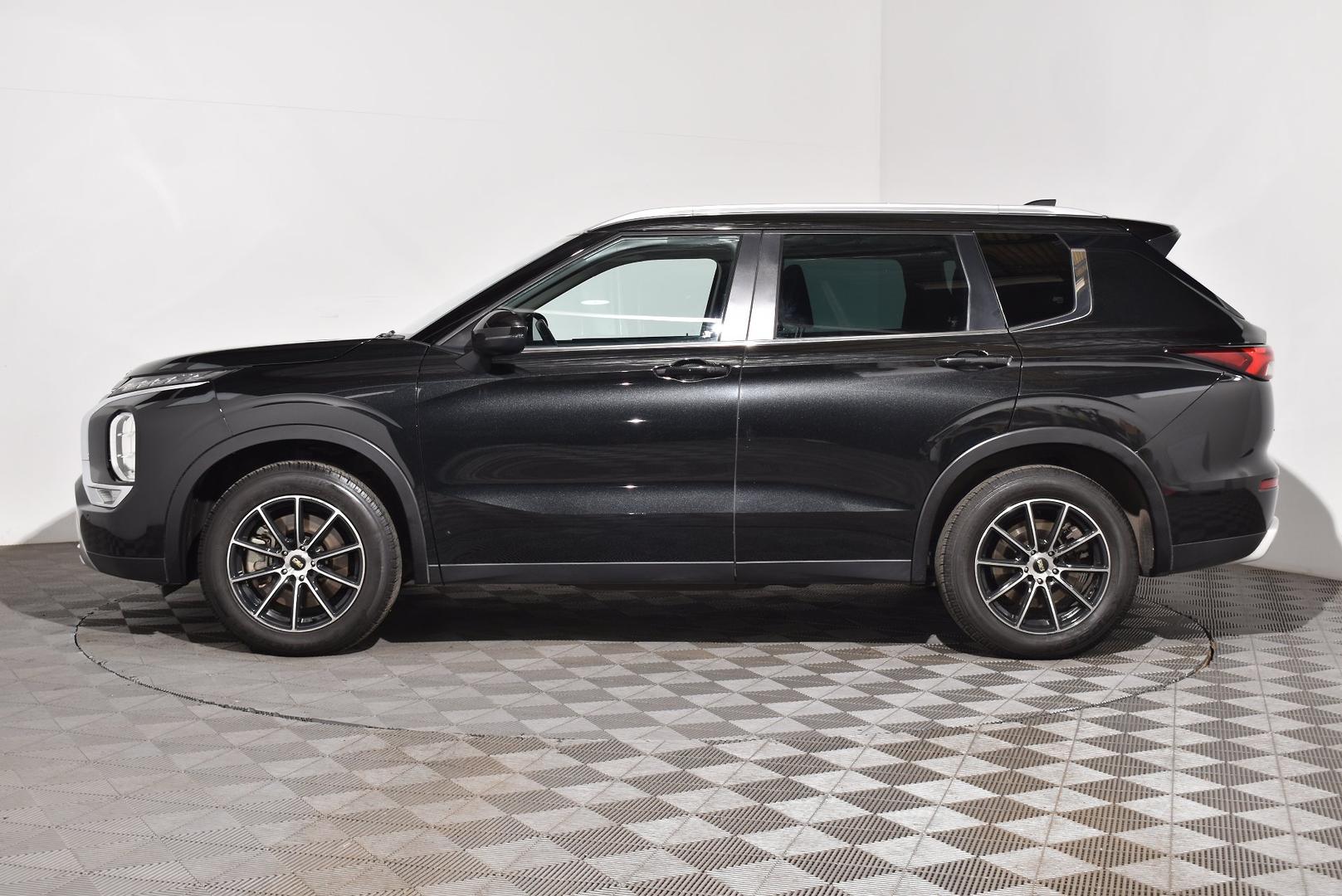 2022 Mitsubishi Outlander LS — photo 11