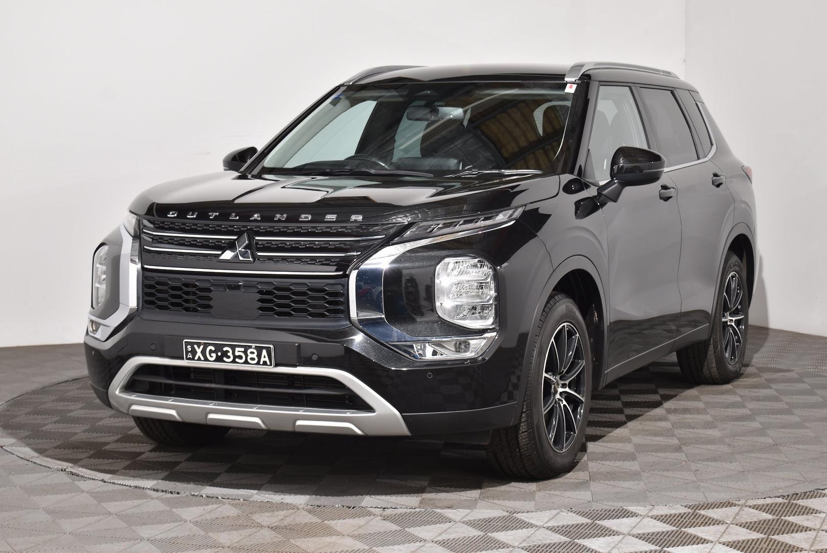 2022 Mitsubishi Outlander LS — photo 13