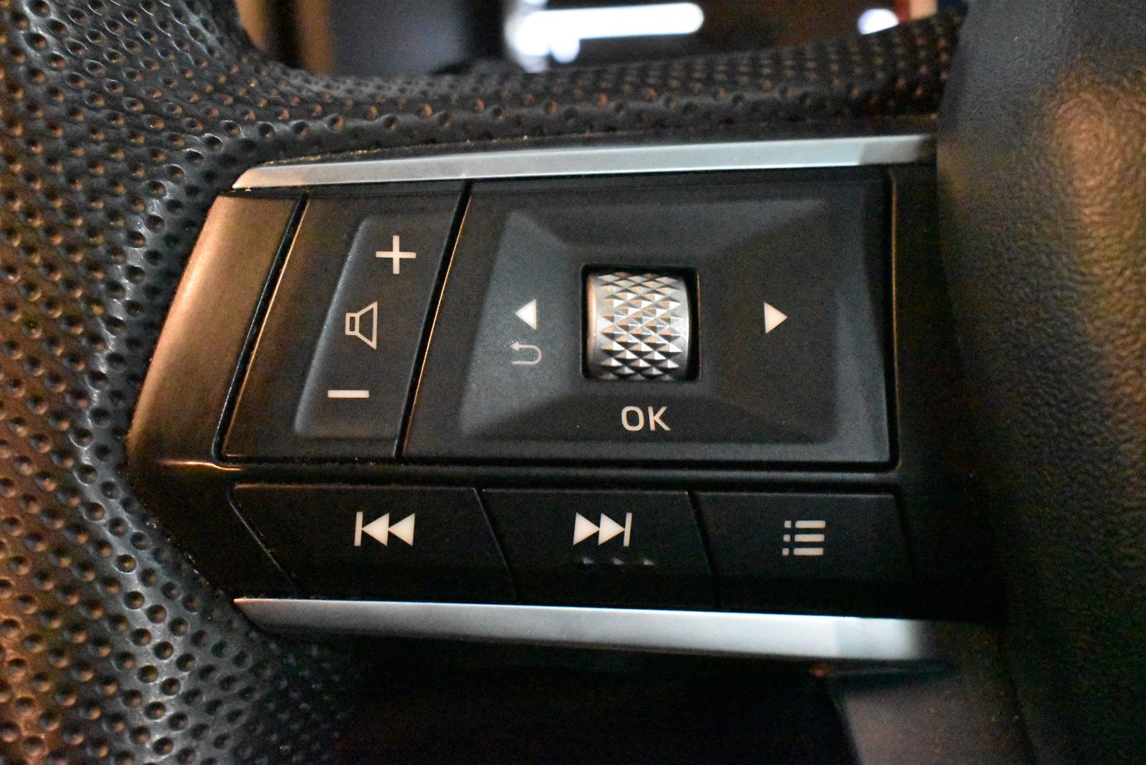 2022 Mitsubishi Outlander LS — photo 21