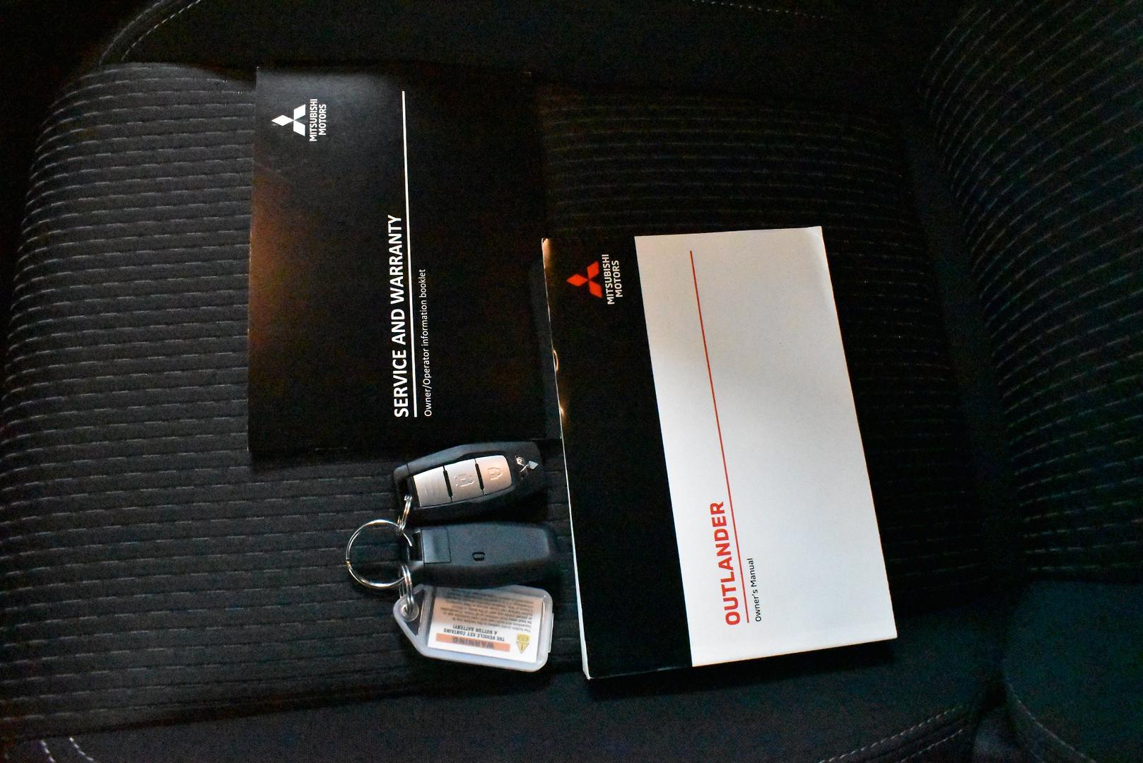 2022 Mitsubishi Outlander LS — photo 26
